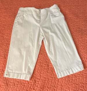 Alia Petites White Denim Capri Pants